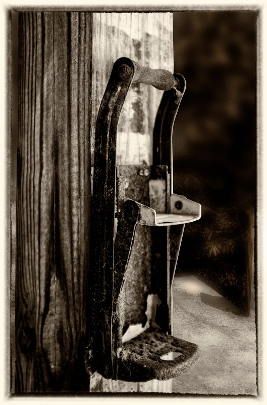 CanCrusher_DSF7016_BW